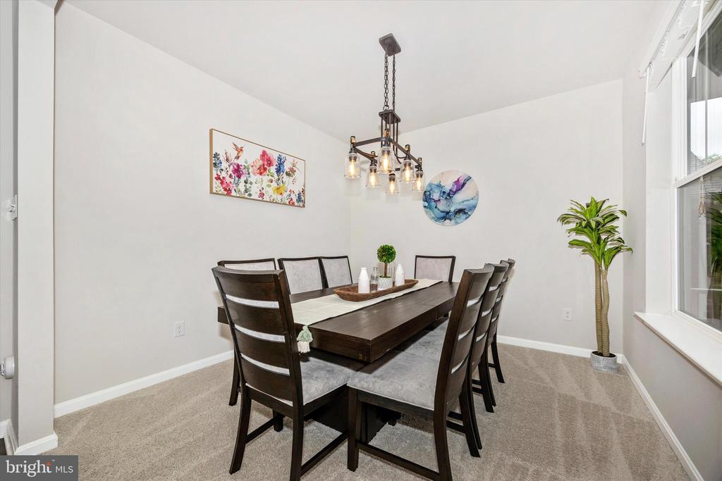 5613 ZOE LANE