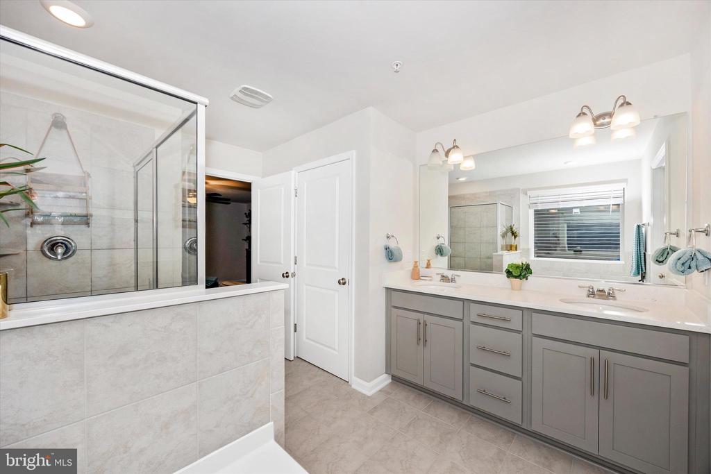 5613 ZOE LANE