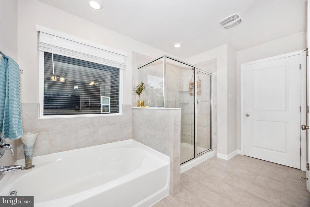 5613 ZOE LANE