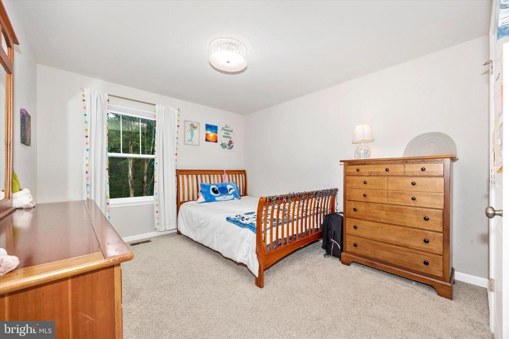 5613 ZOE LANE