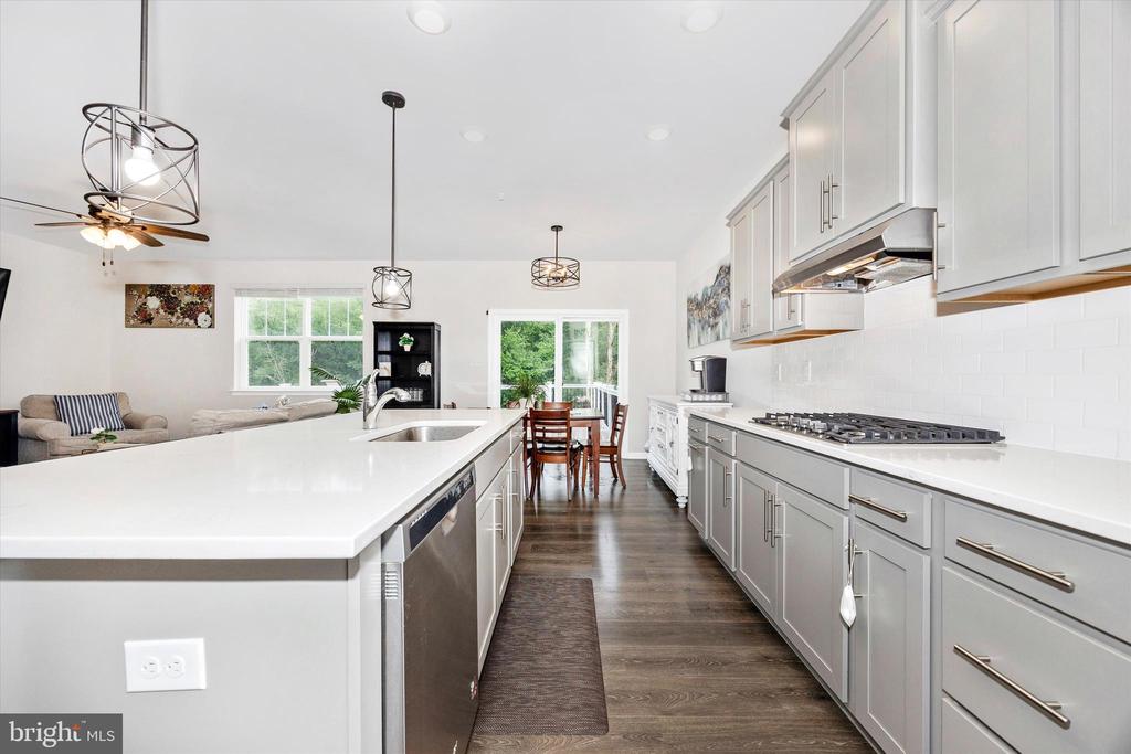 5613 ZOE LANE