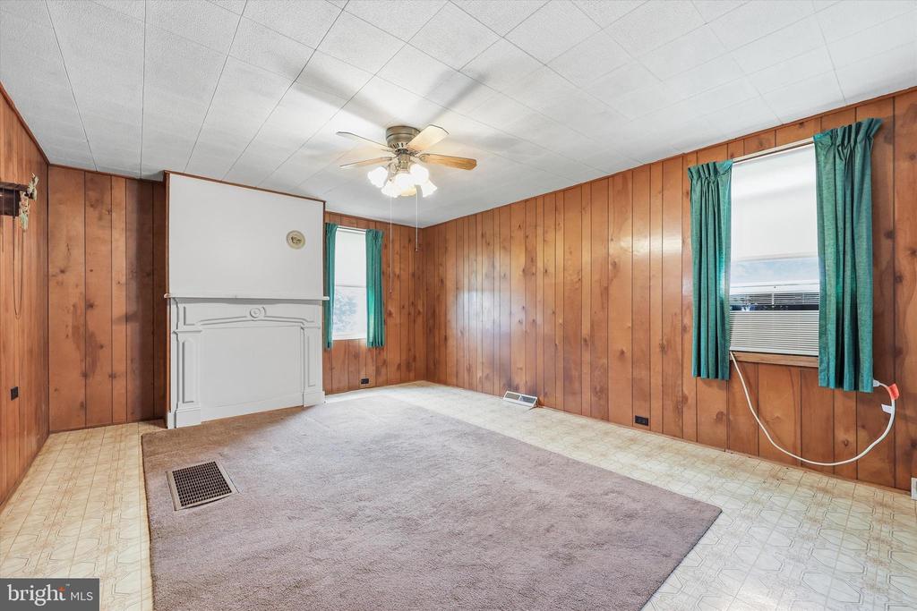9914 KELLY ROAD