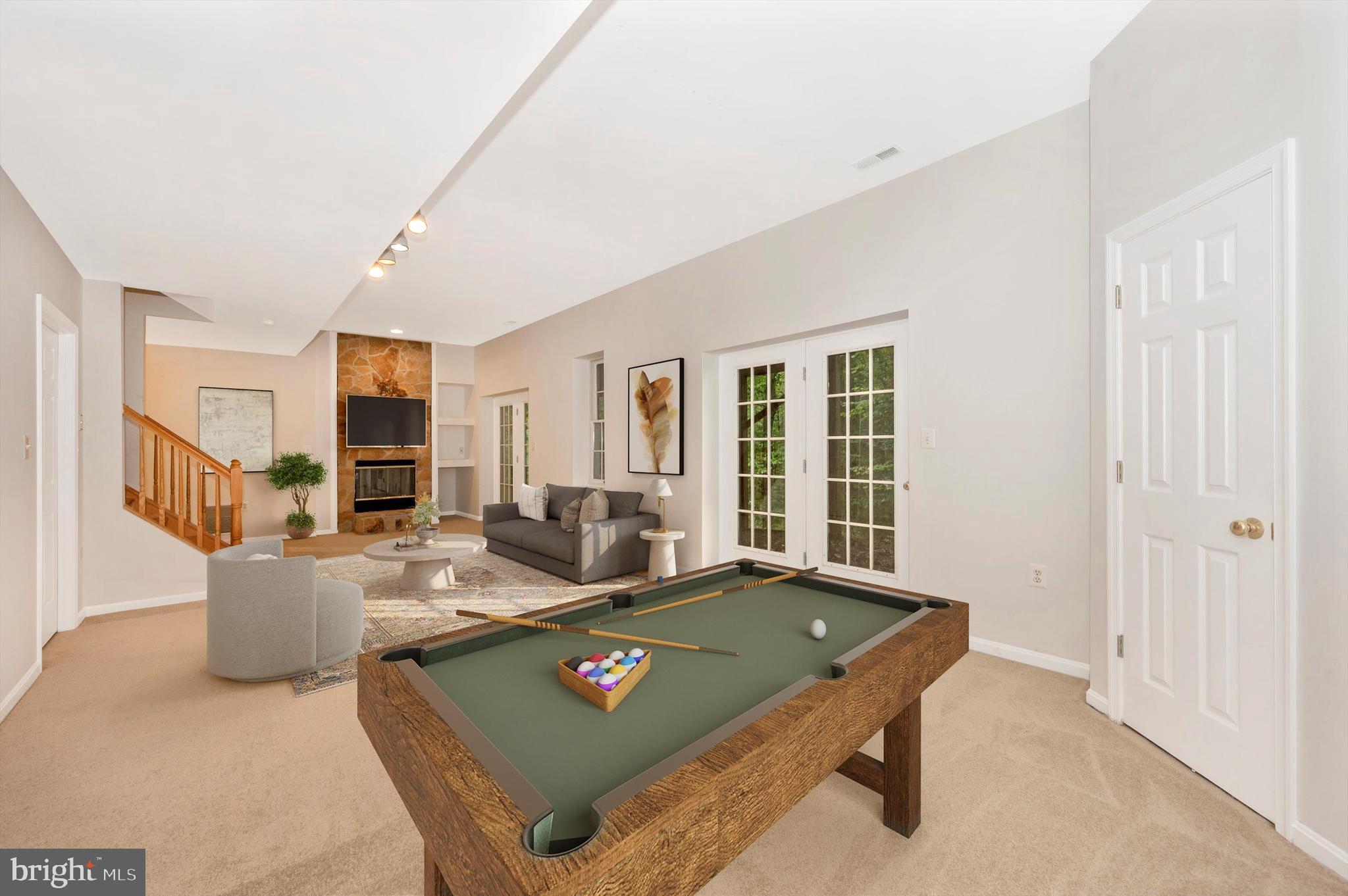 10084 GREEN CLOVER DRIVE
