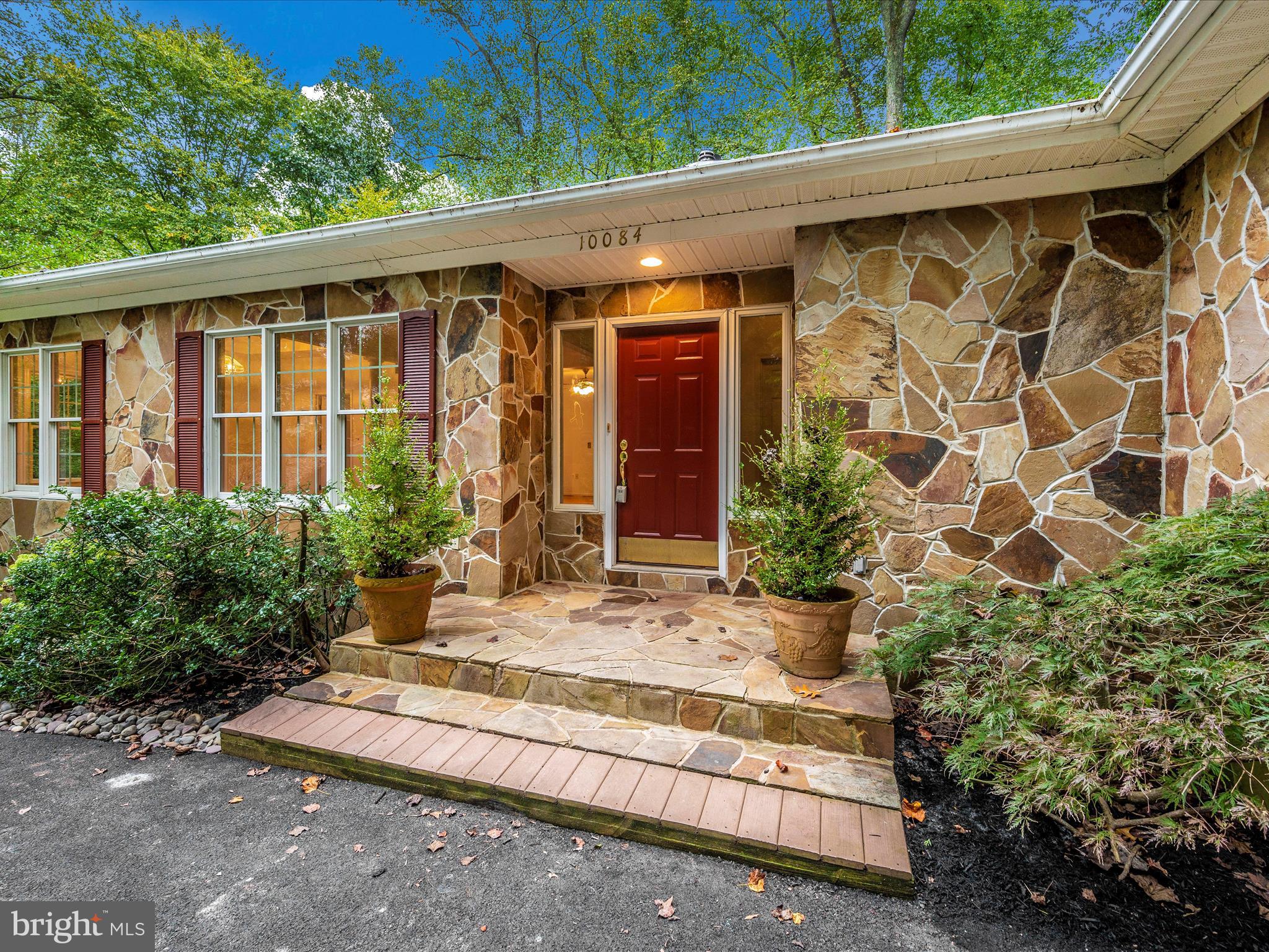 10084 GREEN CLOVER DRIVE