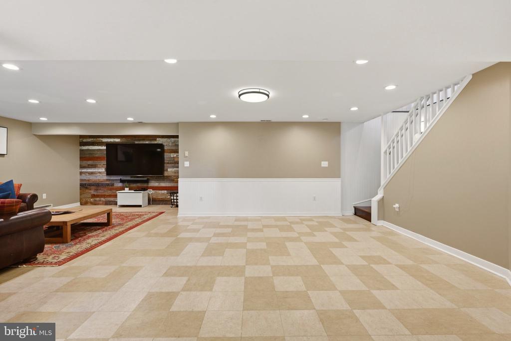 1016 BRADFORD LANE