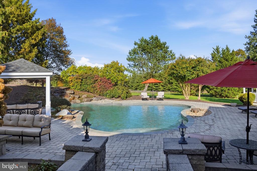 1016 BRADFORD LANE