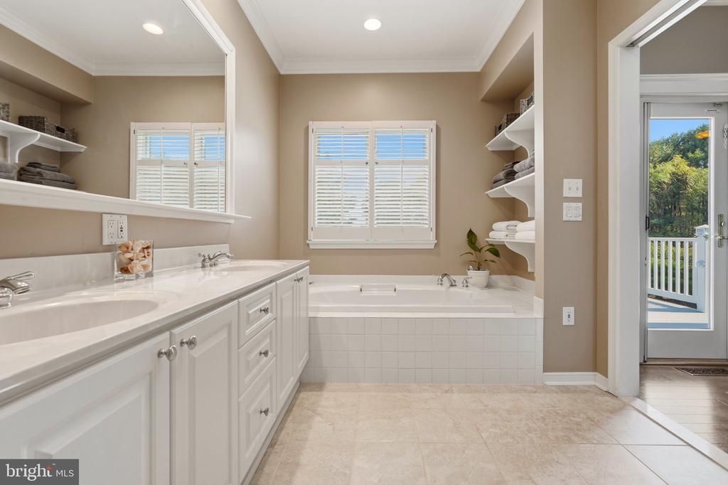 1016 BRADFORD LANE