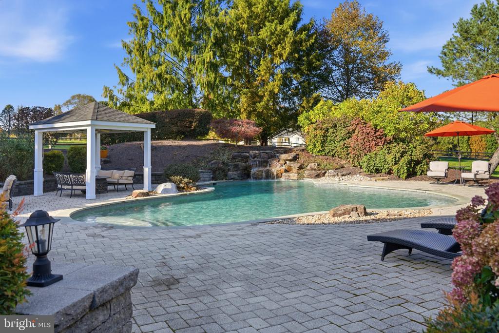 1016 BRADFORD LANE
