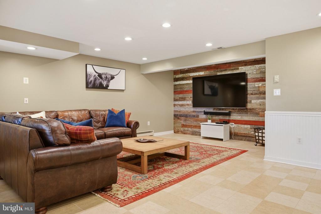 1016 BRADFORD LANE