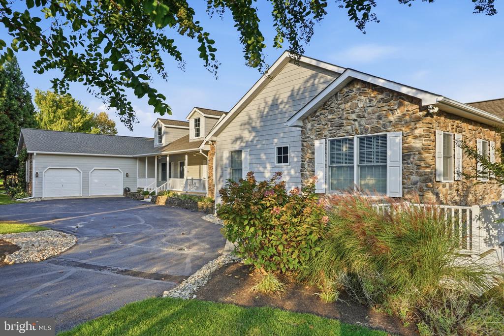 1016 BRADFORD LANE