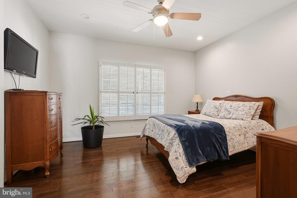 1016 BRADFORD LANE