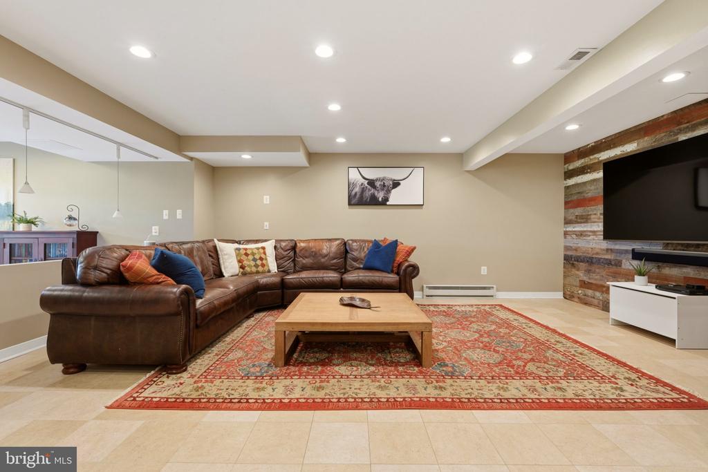 1016 BRADFORD LANE