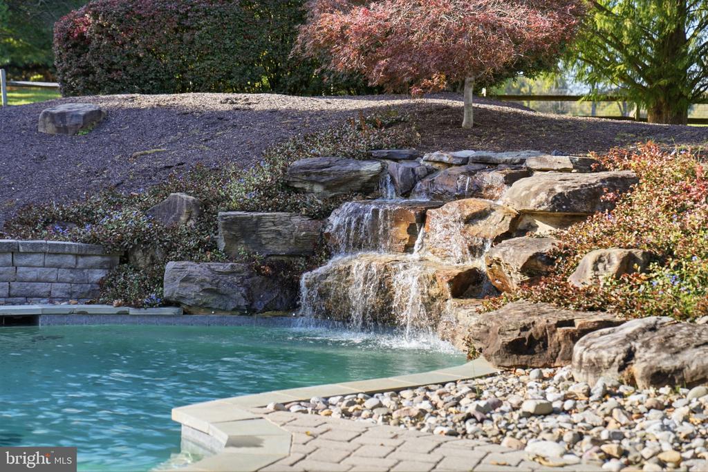 1016 BRADFORD LANE