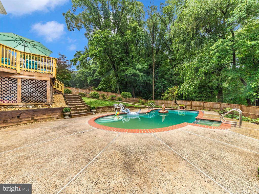 18924 Tributary Ln