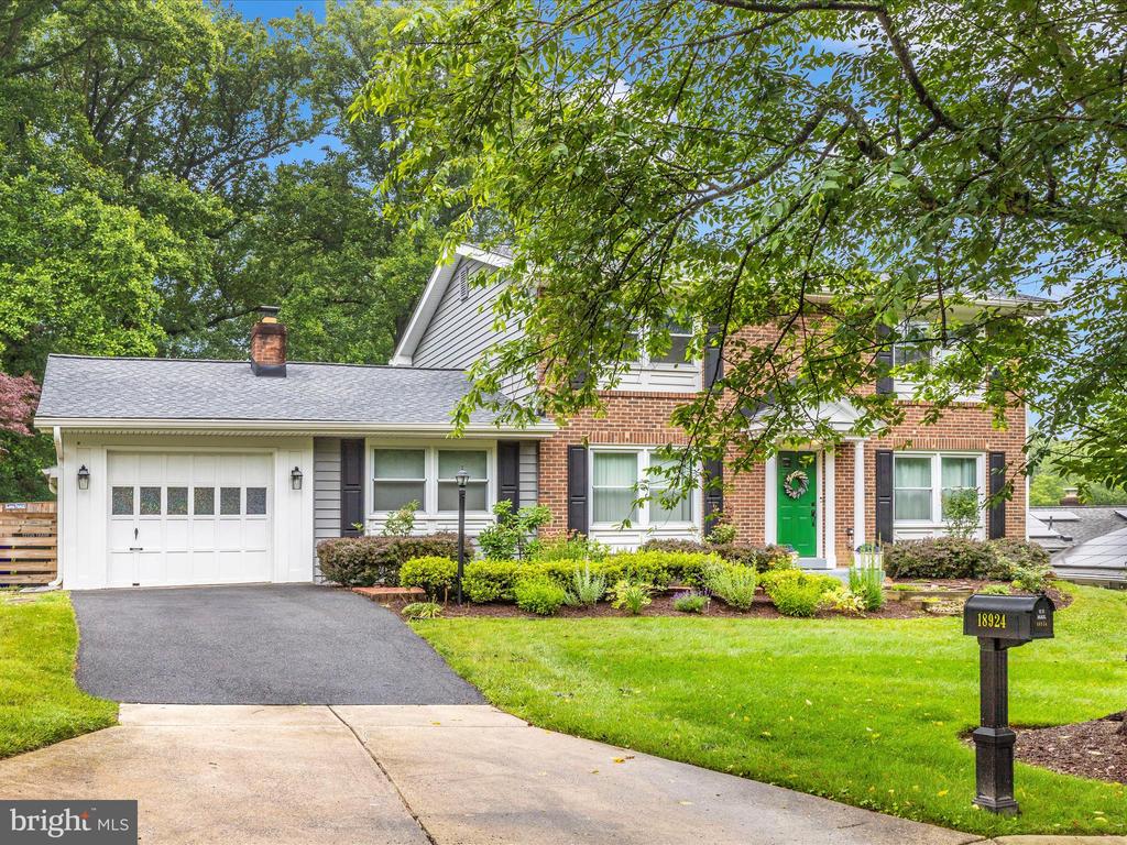 18924 Tributary Ln