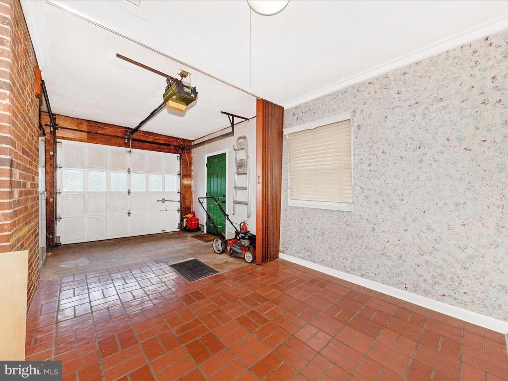18924 Tributary Ln