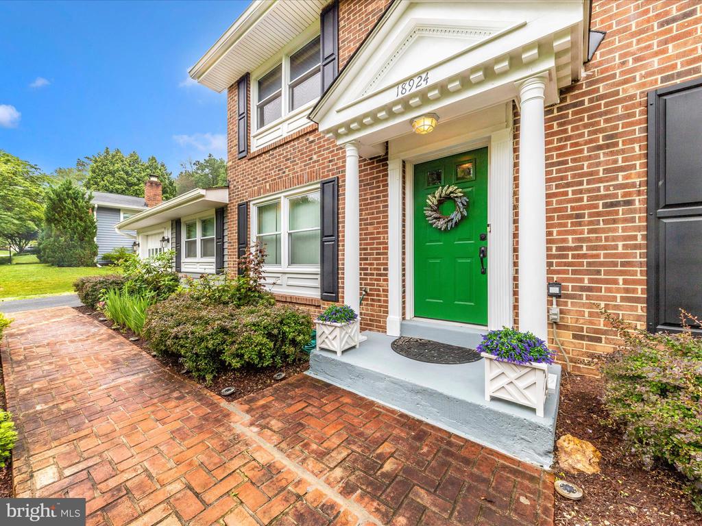18924 Tributary Ln