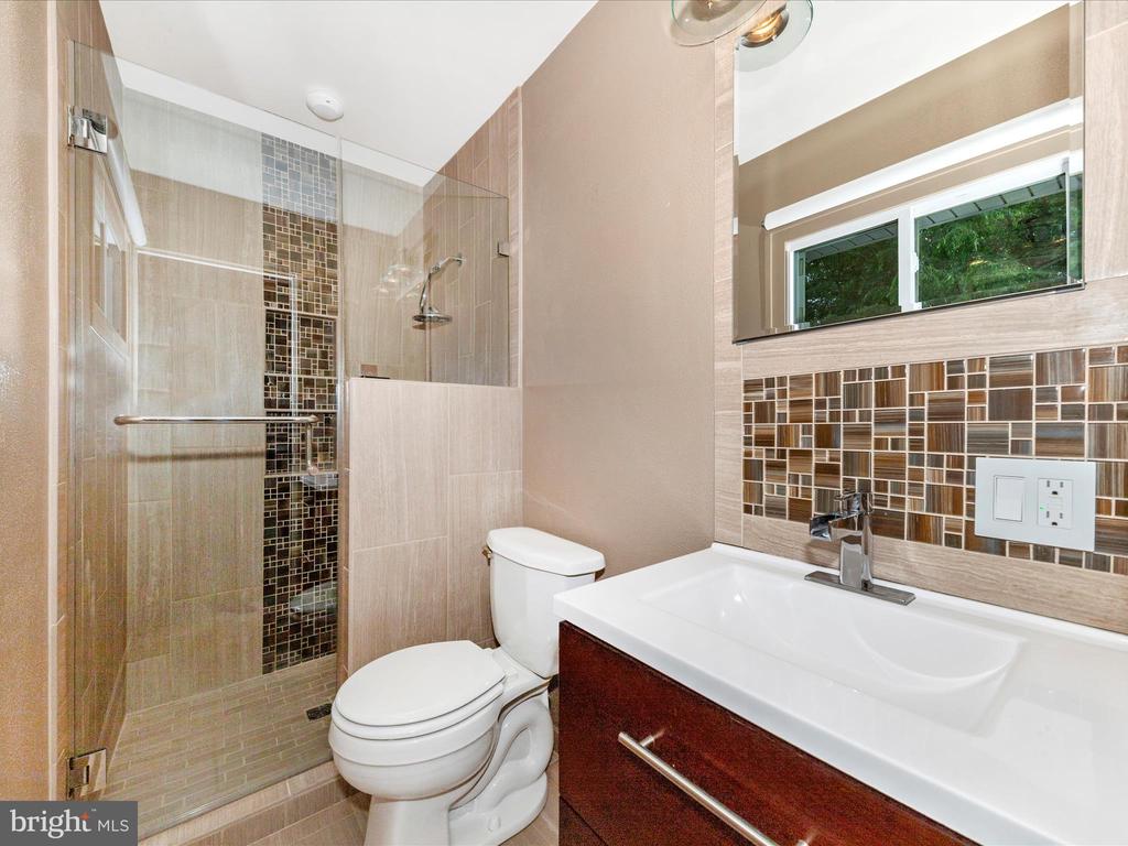 18924 Tributary Ln