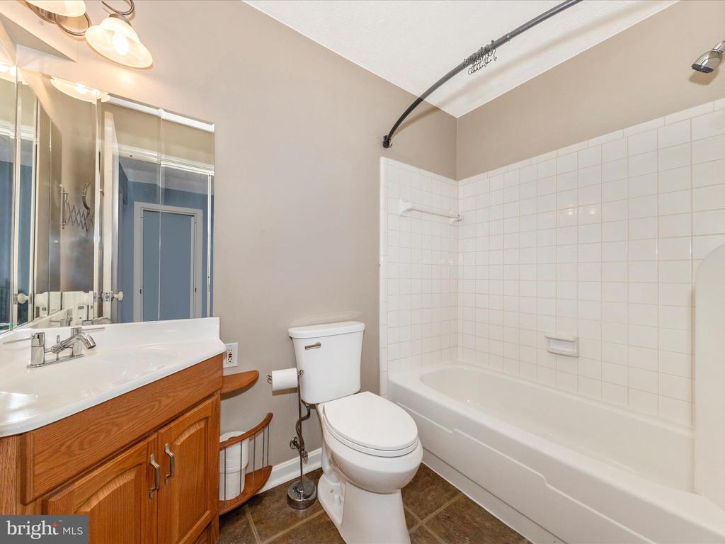 18924 Tributary Ln