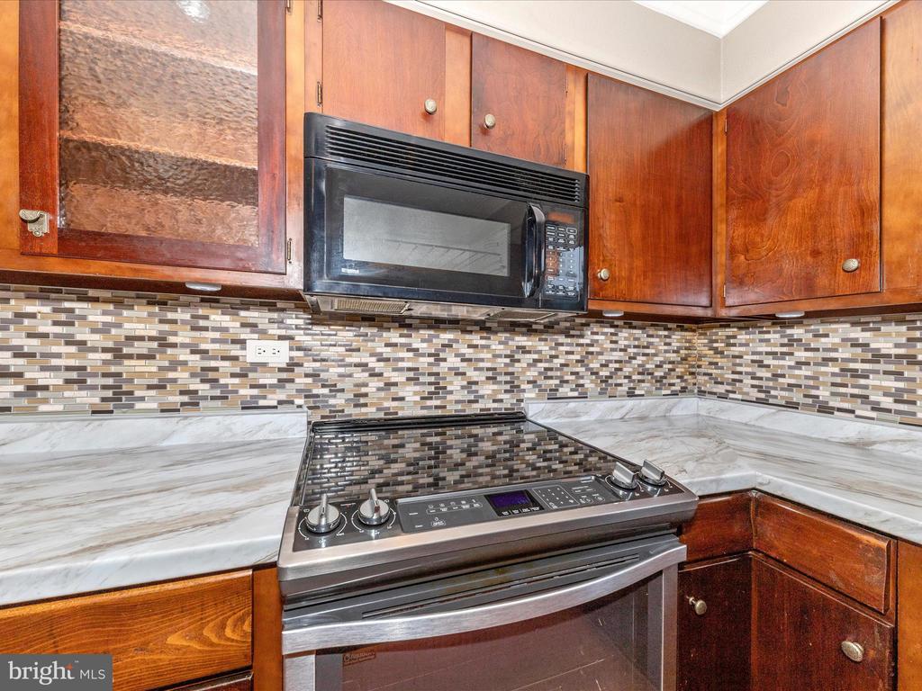 18924 Tributary Ln