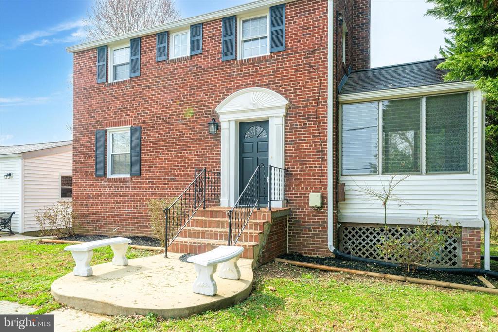 4615 GREENWOOD ROAD