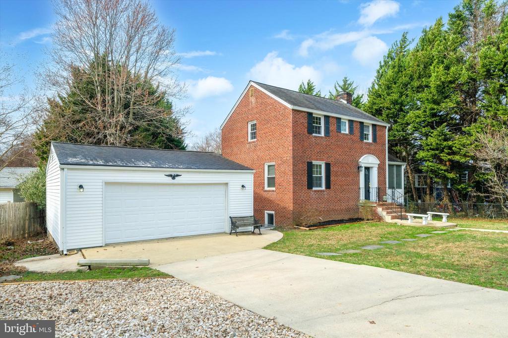 4615 GREENWOOD ROAD