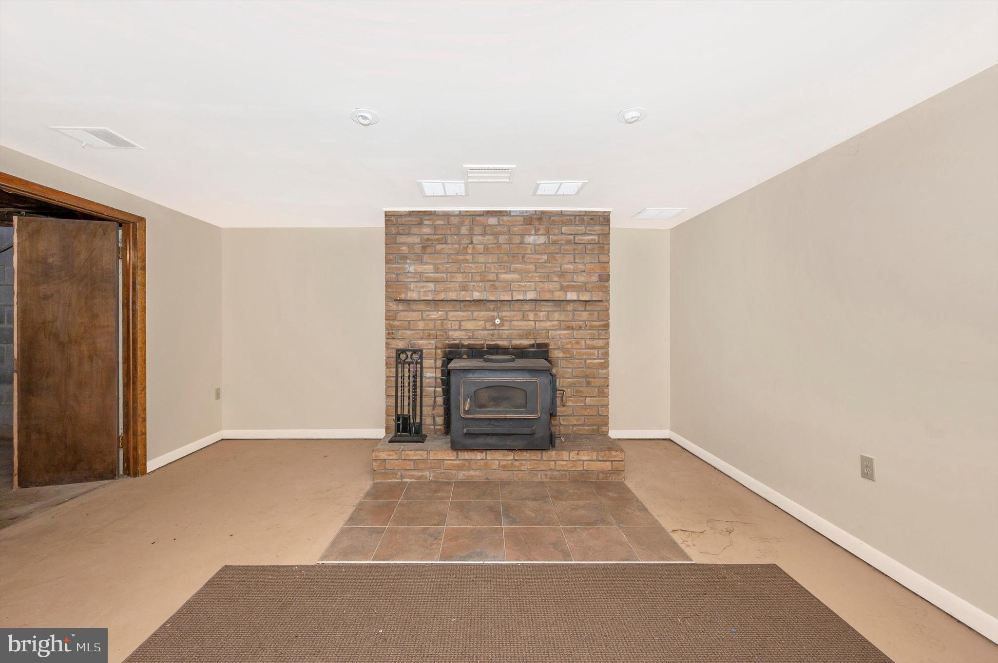 10113 Downsville Pike