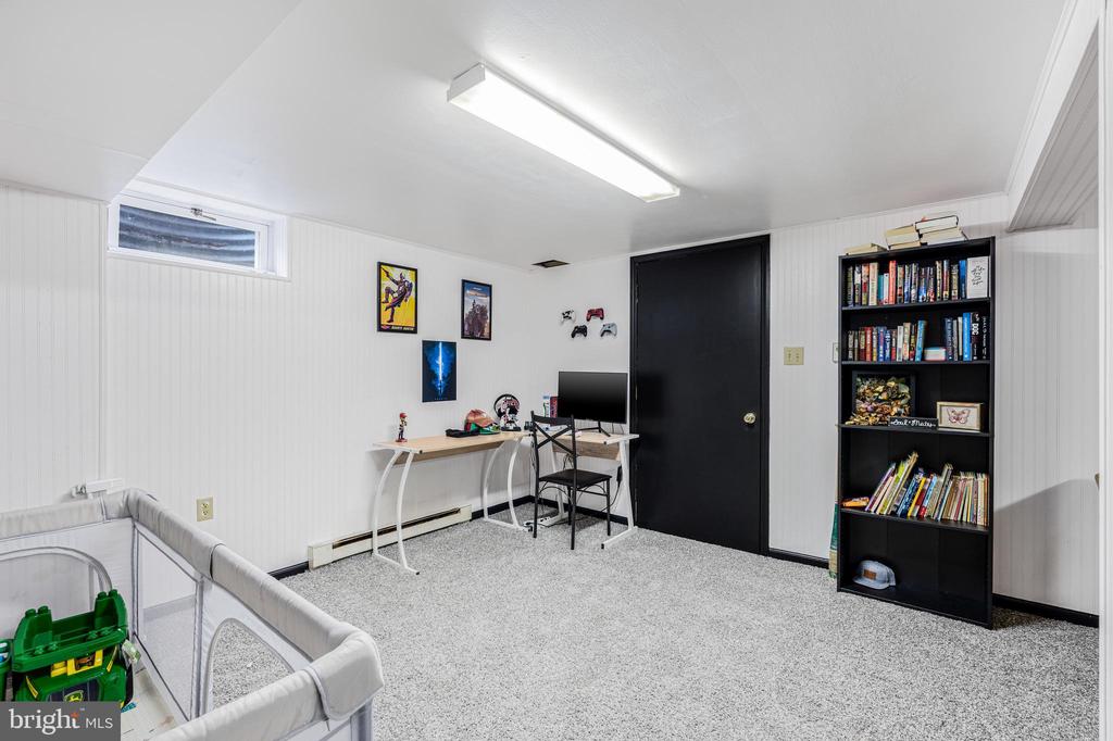 819 View St