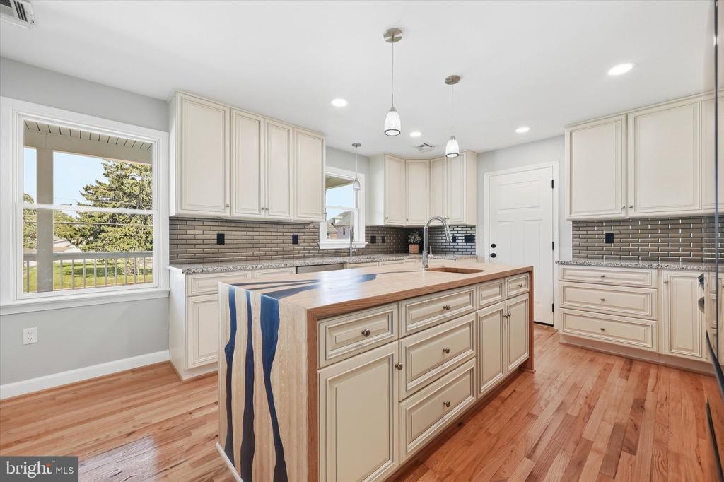 403 W WILSON BOULEVARD