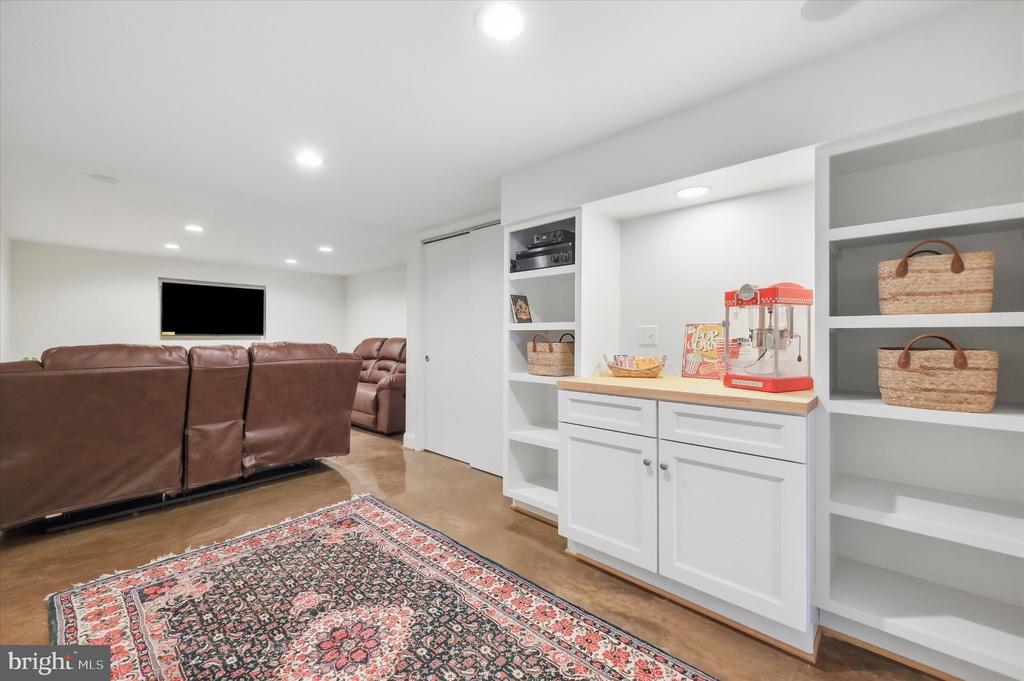 403 W WILSON BOULEVARD