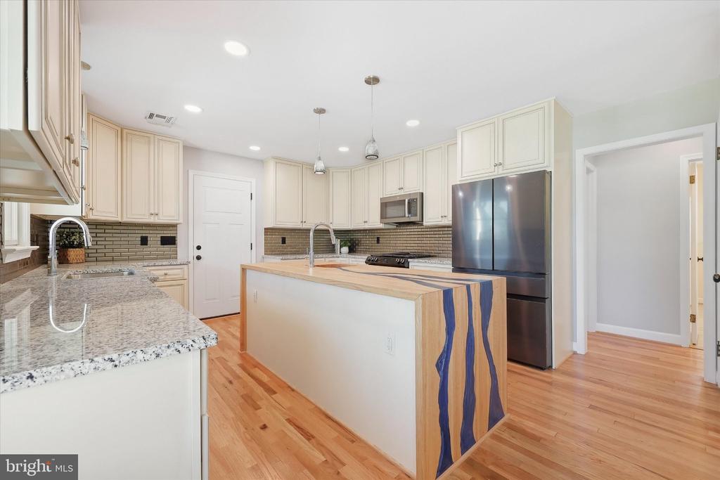 403 W WILSON BOULEVARD