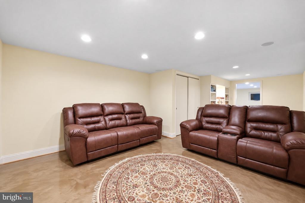 403 W WILSON BOULEVARD