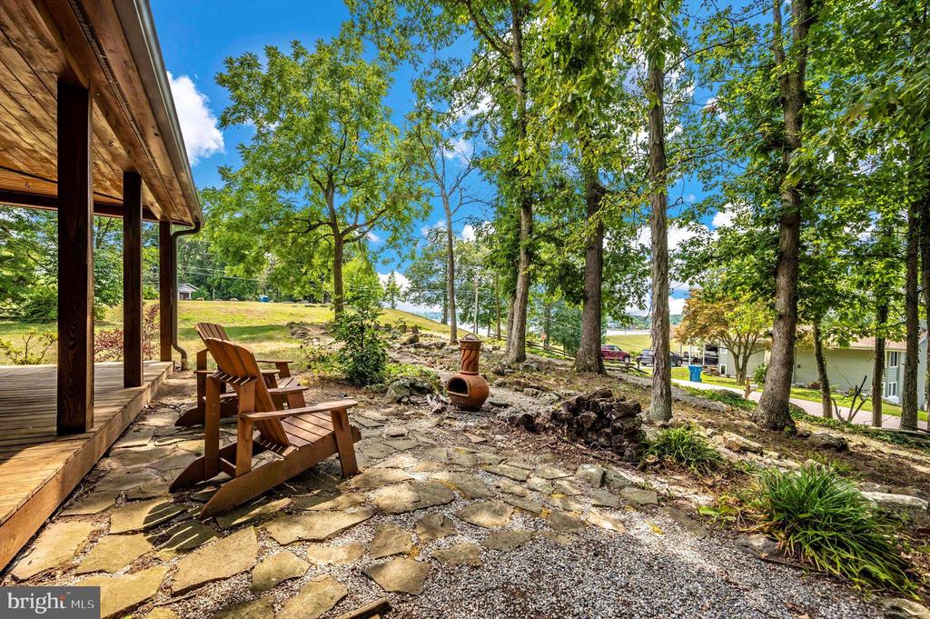 97 Lake Meade Dr
