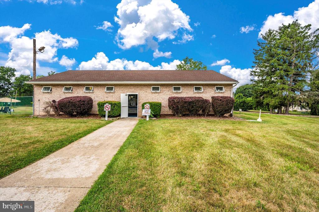 97 Lake Meade Dr