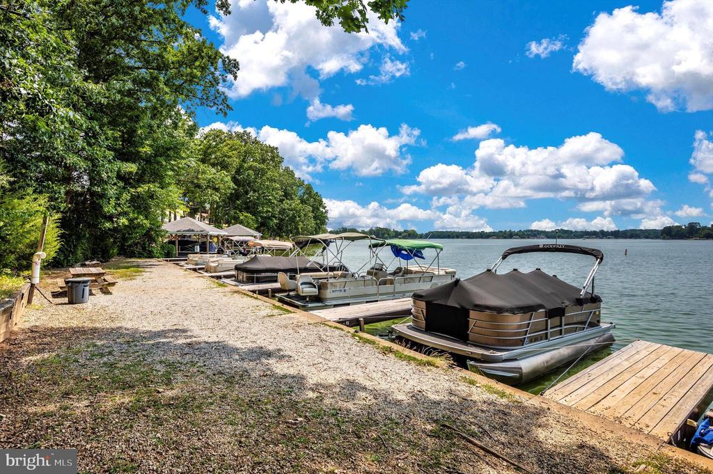 97 Lake Meade Dr