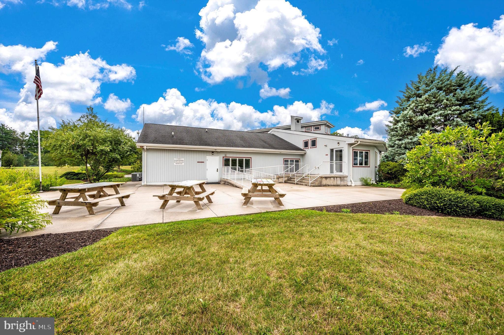 97 Lake Meade Dr