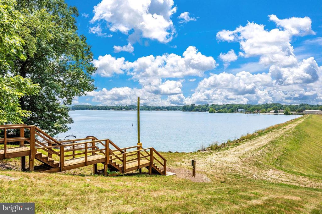 97 Lake Meade Dr