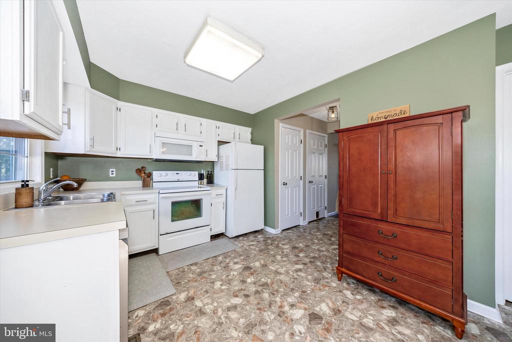 2608 BANBURY LANE