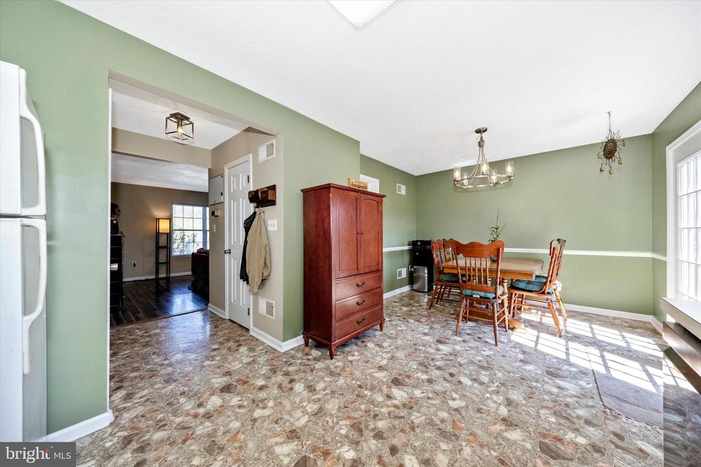 2608 BANBURY LANE
