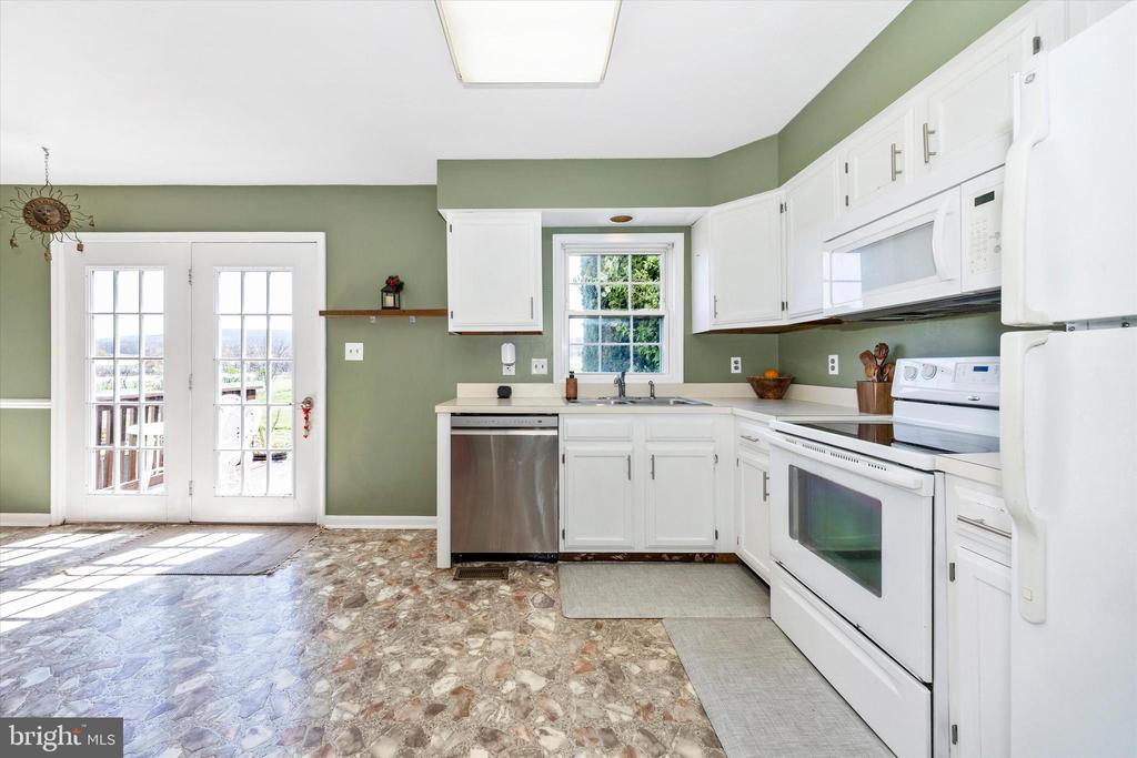 2608 BANBURY LANE