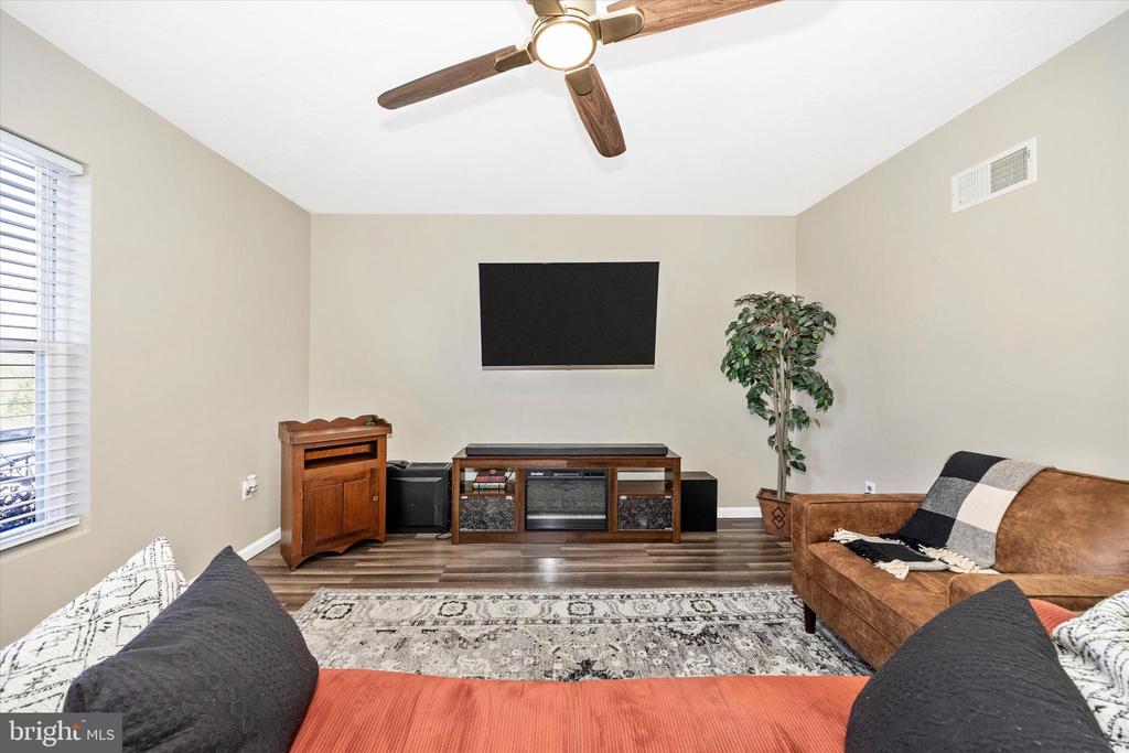 2608 BANBURY LANE