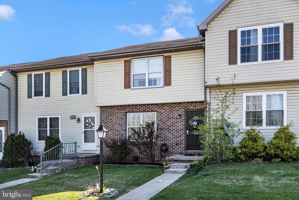 2608 BANBURY LANE