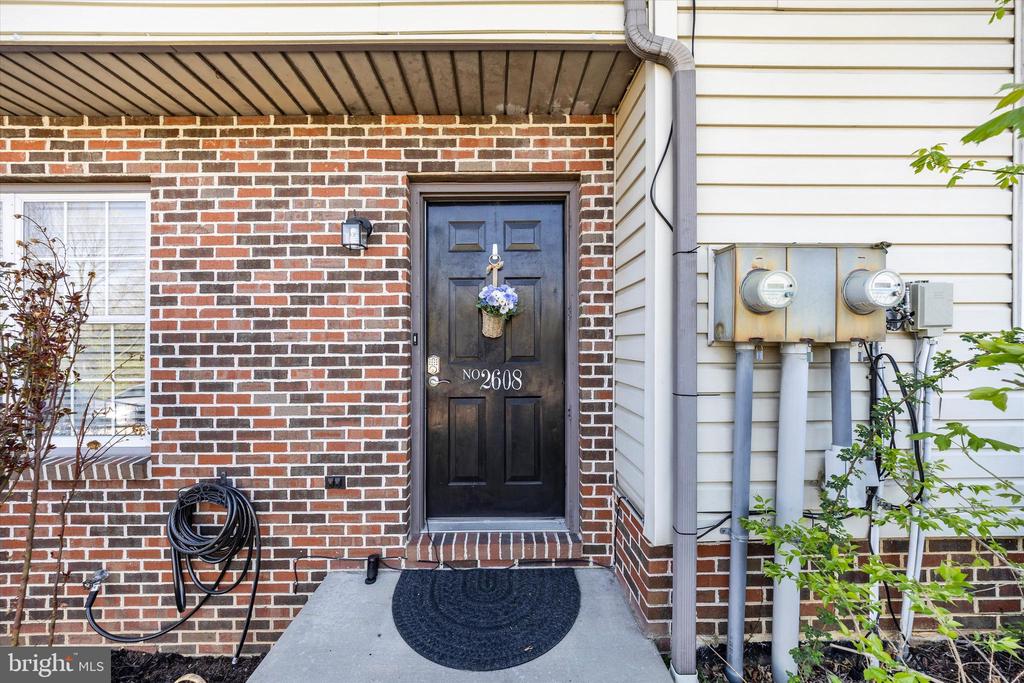 2608 BANBURY LANE