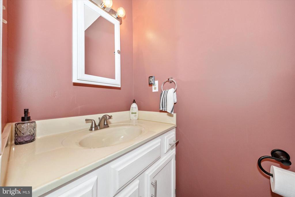 2608 BANBURY LANE