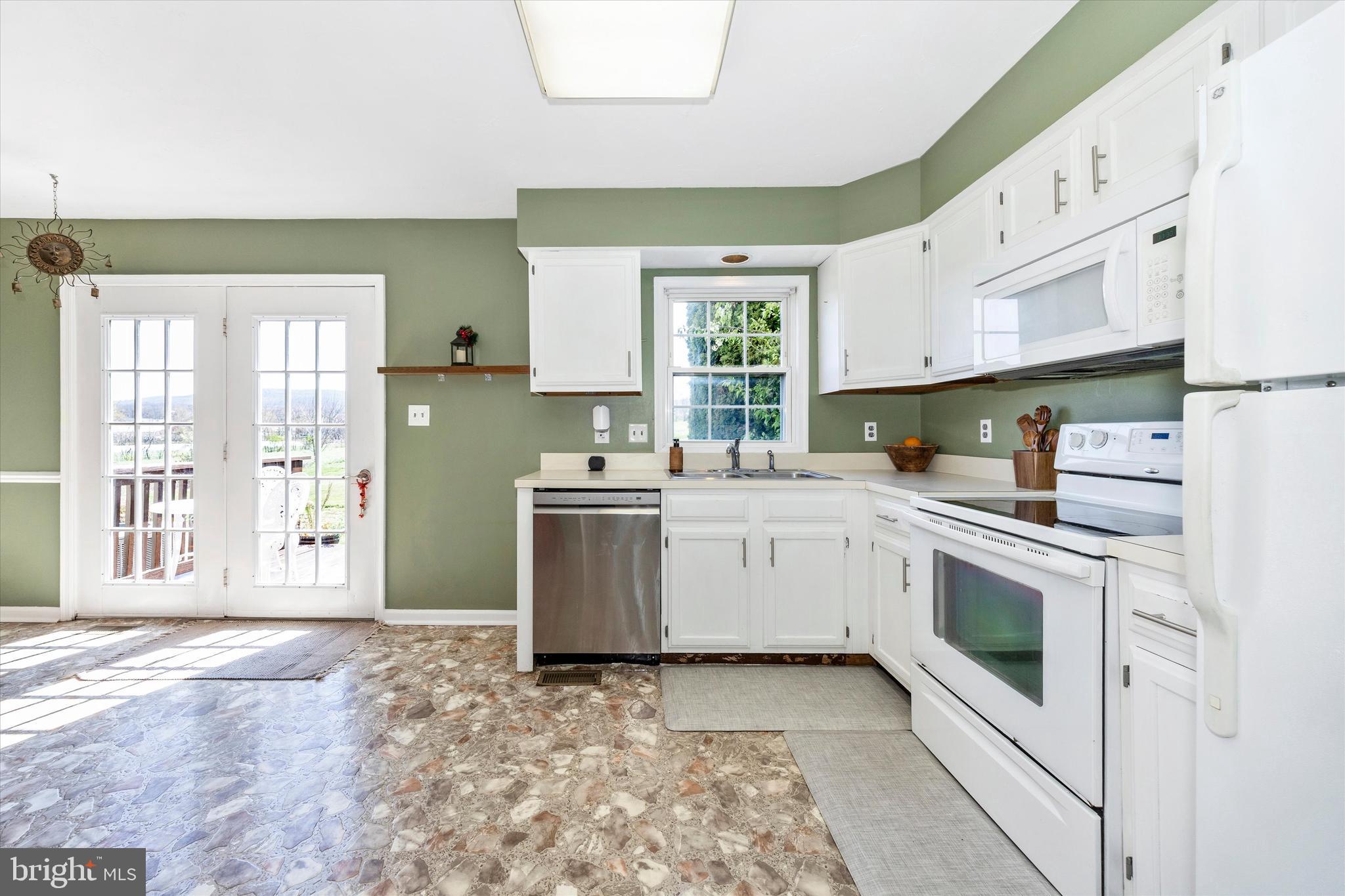 2608 BANBURY LANE