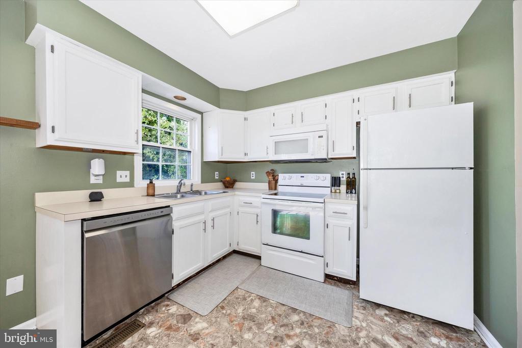 2608 BANBURY LANE