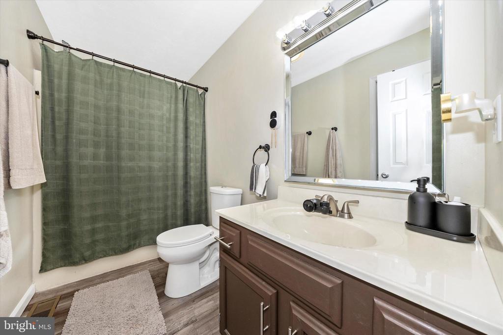 2608 BANBURY LANE