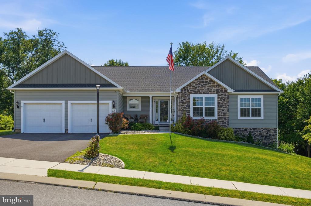 43 HUNTMASTER DRIVE