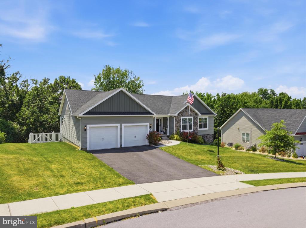 43 HUNTMASTER DRIVE