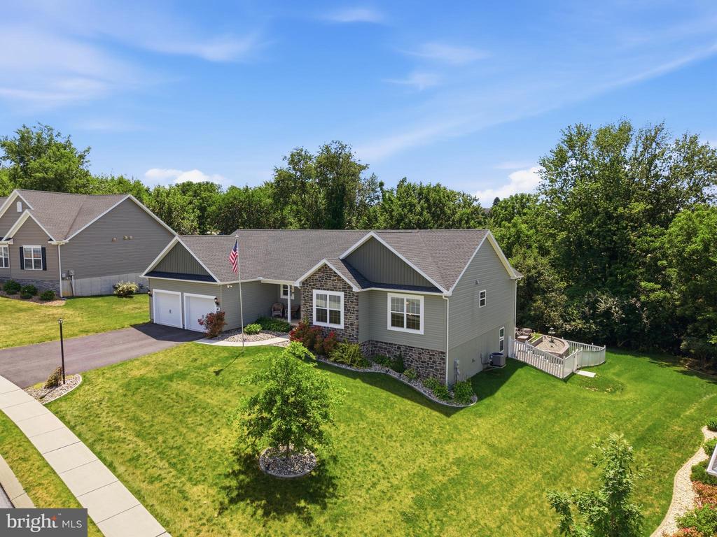 43 HUNTMASTER DRIVE